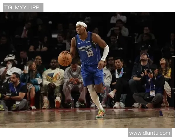 手感火热！布兰登·威廉姆斯开场三分球两连击