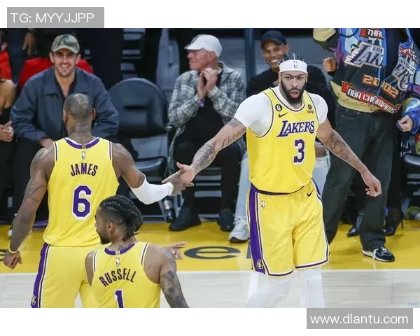 还用弗拉格打1?拉塞尔在场时独行侠进攻效率112.3 下场后为94.7