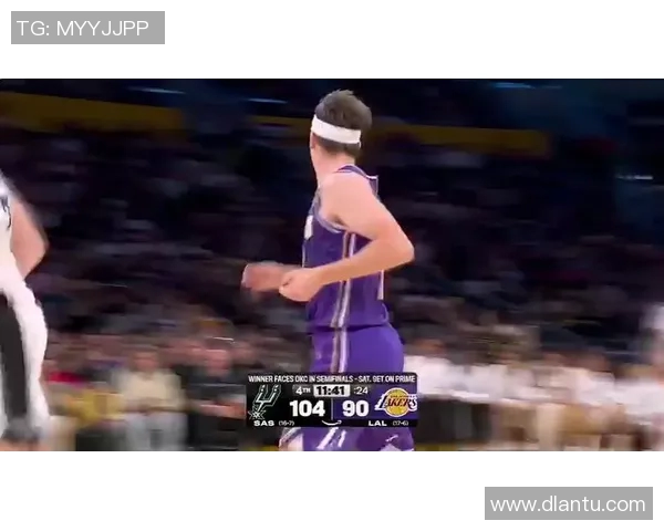 里夫斯突入妙传 詹姆斯空位三分命中